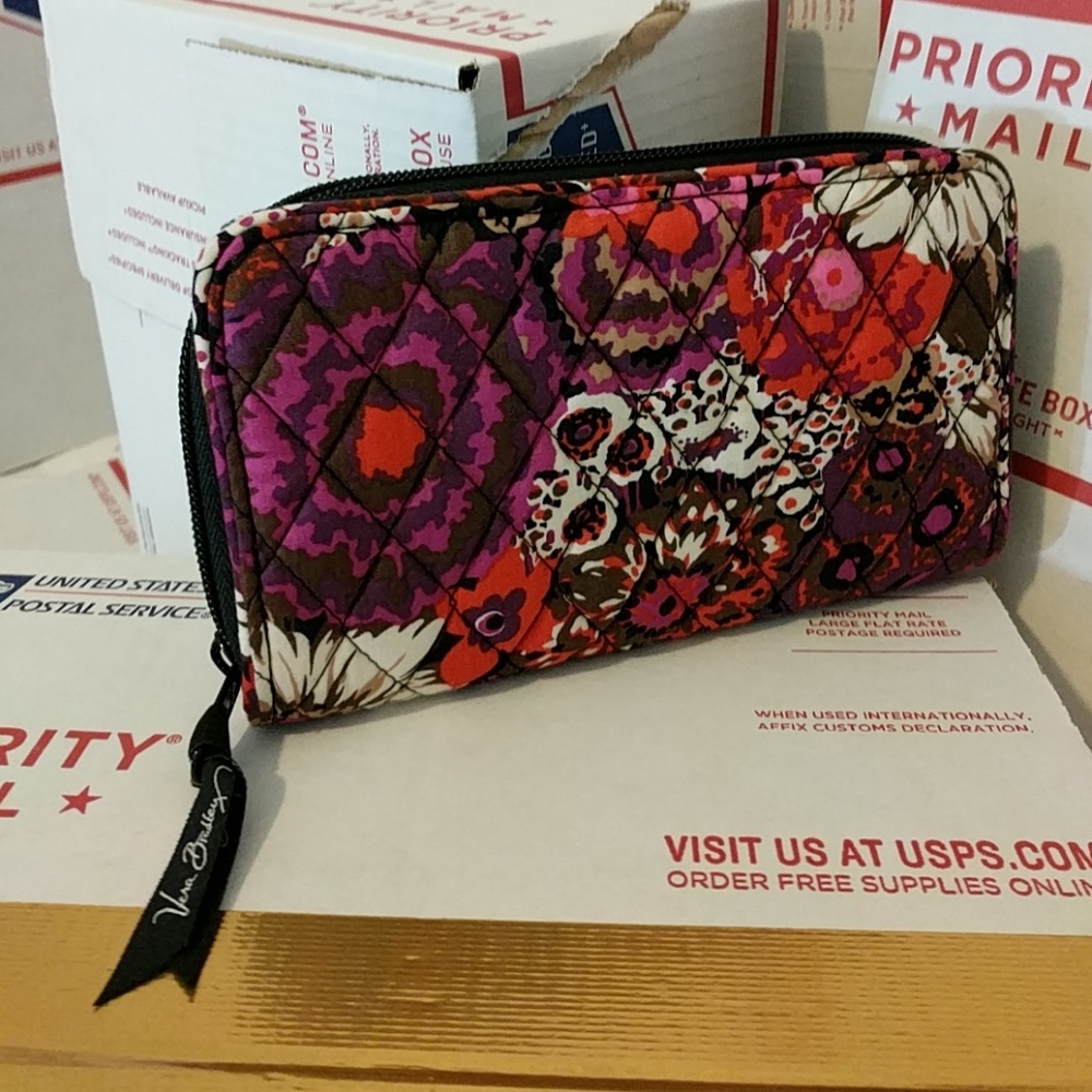 NWOT Vera Bradley Wallet/Clutch